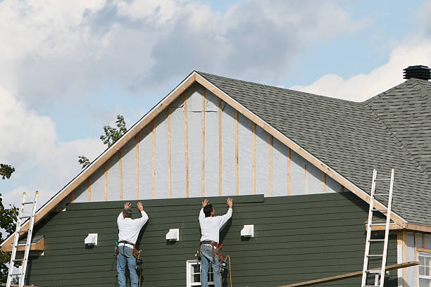 Professional Siding Contractor technician working in Bridgeport, TX